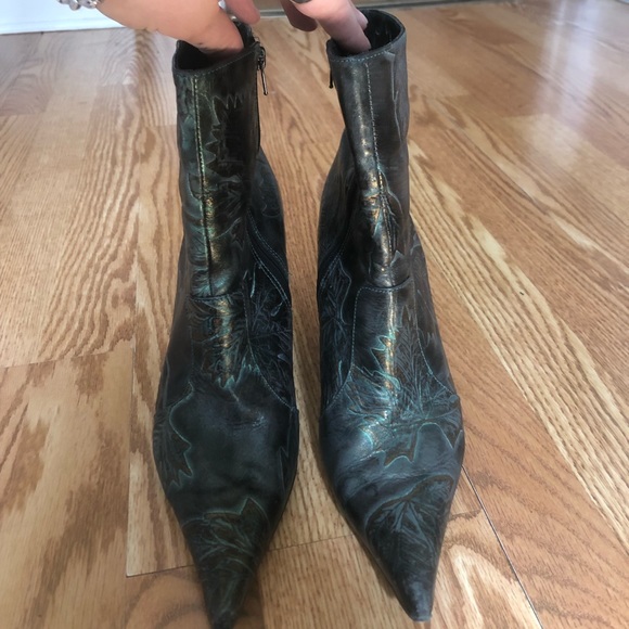 Stiletto Chelsea Boots - Picture 3 of 4